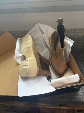 Women’s Brown Chelsea Work Boots